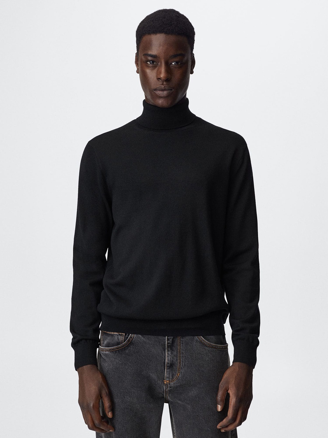

MANGO MAN Black Solid Sustainable Pullover