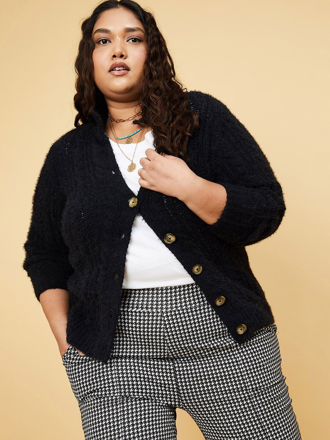 

max Women Black V-Neck Cardigan