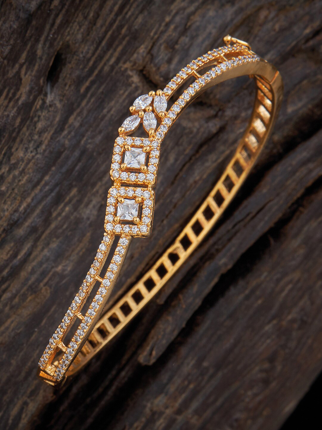

Kushals Fashion Jewellery Women Gold-Toned & White Gold-Plated Kada Bracelet