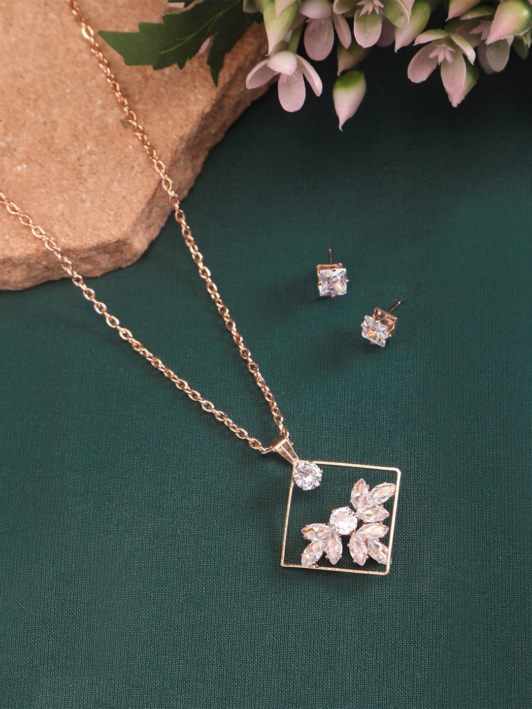 

ZINU Gold-Plated Pendant With Earrings