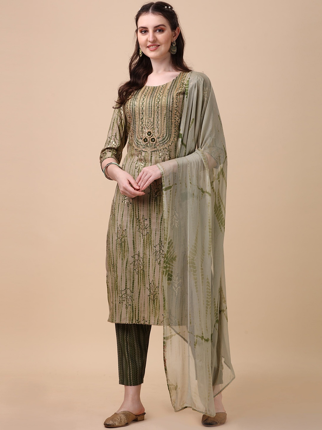 

Berrylicious Women Green Embroidered Thread Work Chanderi Cotton Kurta with Trousers & With Dupatta