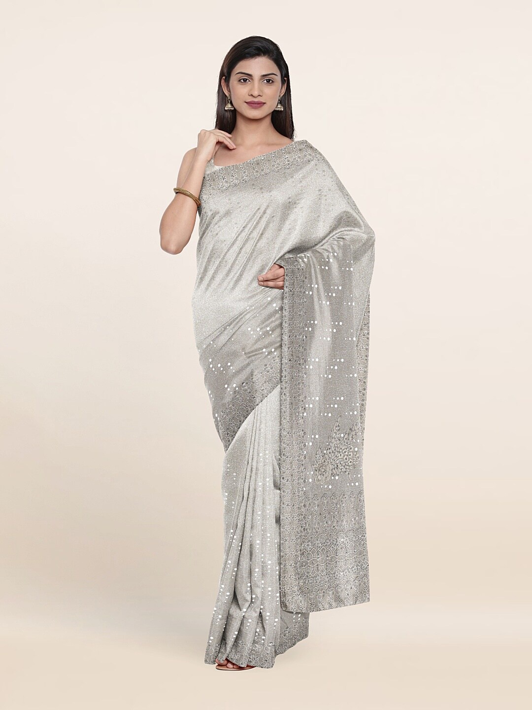 

Pothys Silver-Toned & White Floral Beads and Stones Saree