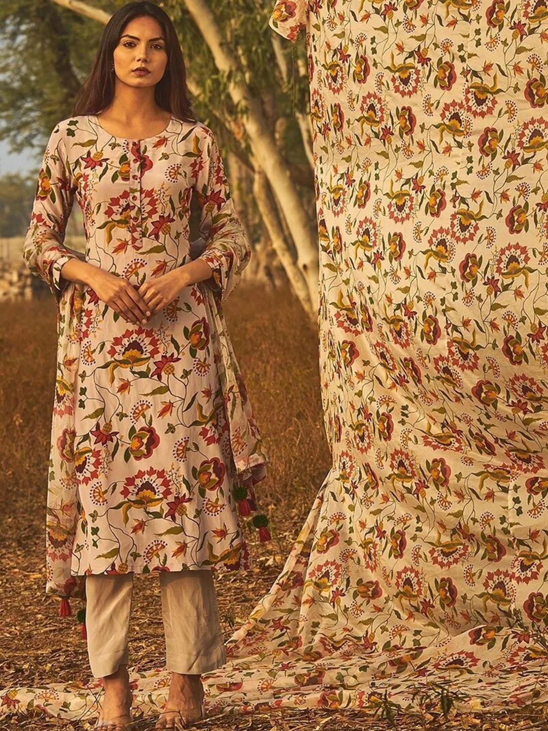 

Baise Gaba Women Beige Floral Printed Kurta