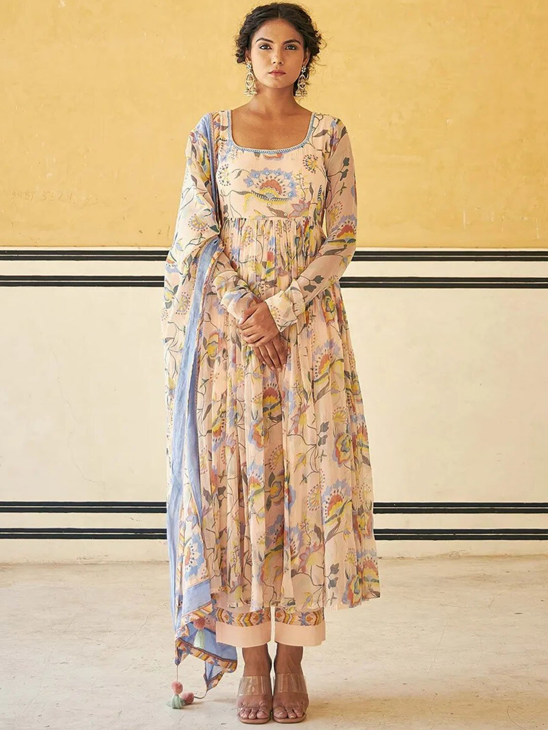 

Baise Gaba Women Beige & Blue Floral Printed Kurta