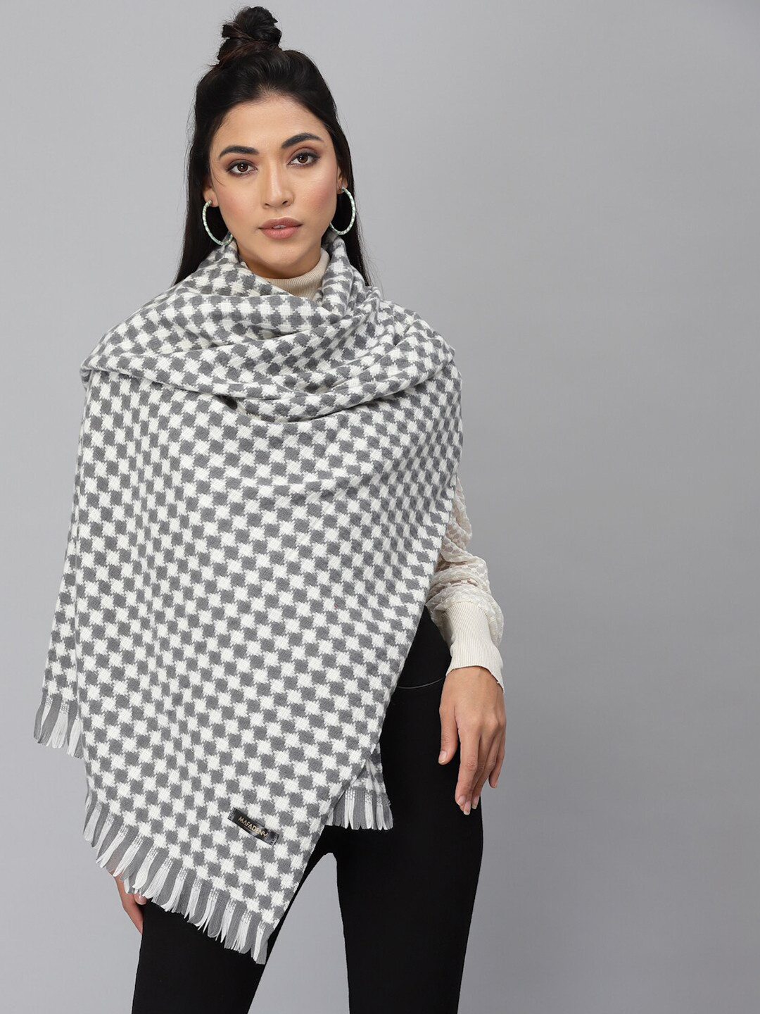 

Mafadeny Women Grey & White Checked Stole