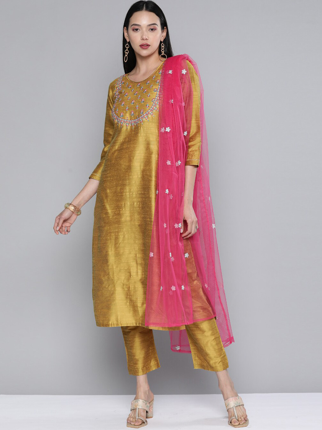 

Kvsfab Women Gold-Toned Floral Embroidered Sequinned Kurta with Trousers & With Dupatta