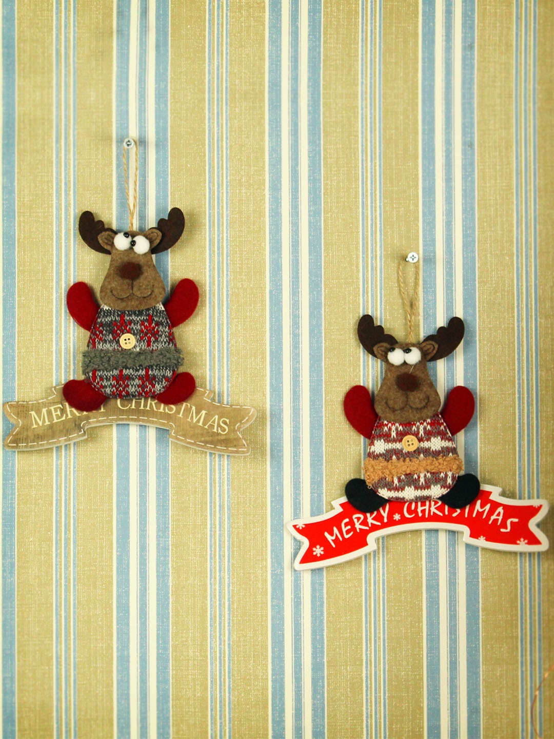 

TIED RIBBONS Set of 2 Beige & Red Reindeer Christmas Wall Hanging