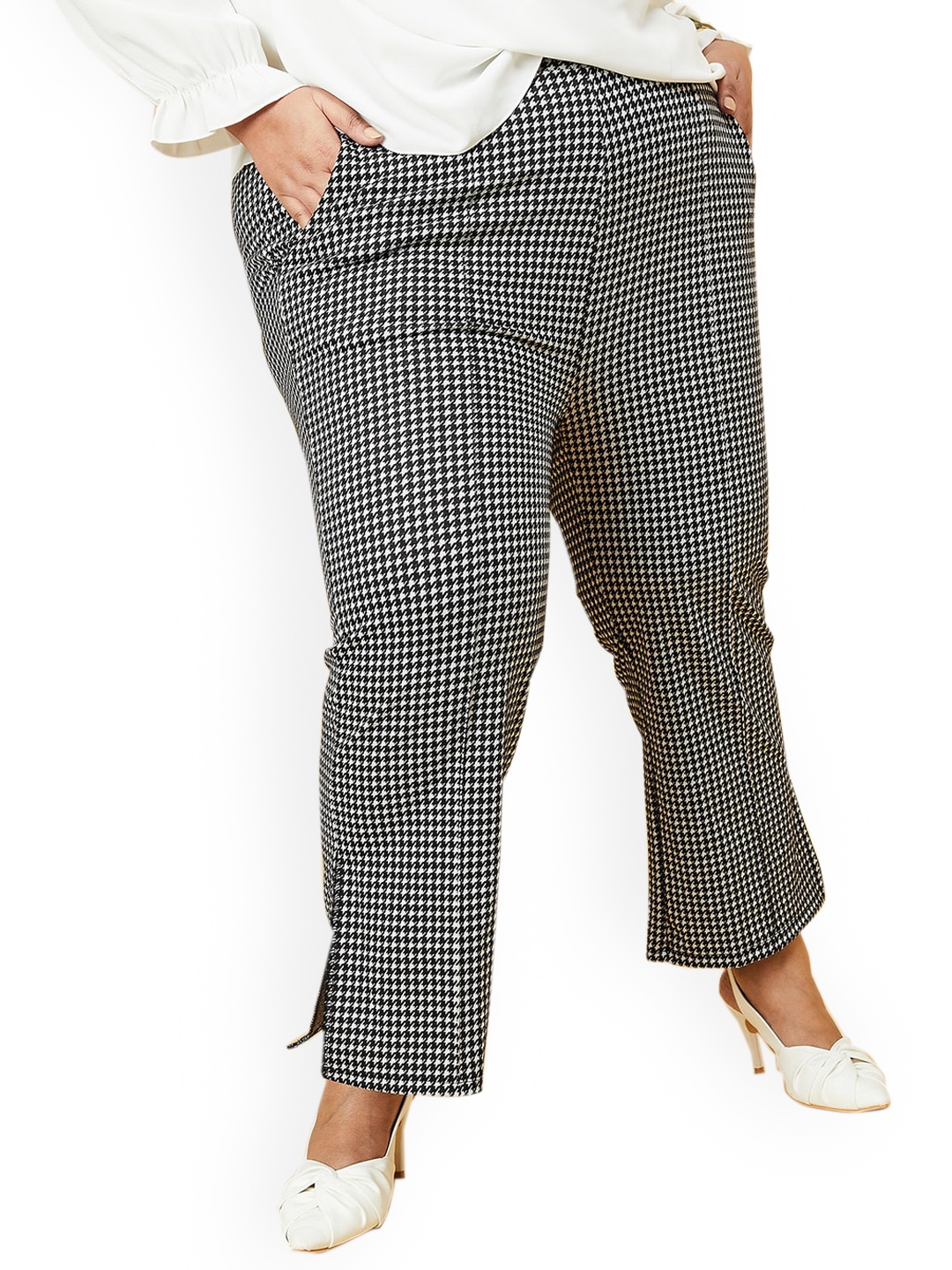 

max Women Black & White Checked Regular Fit Plus Size Trousers