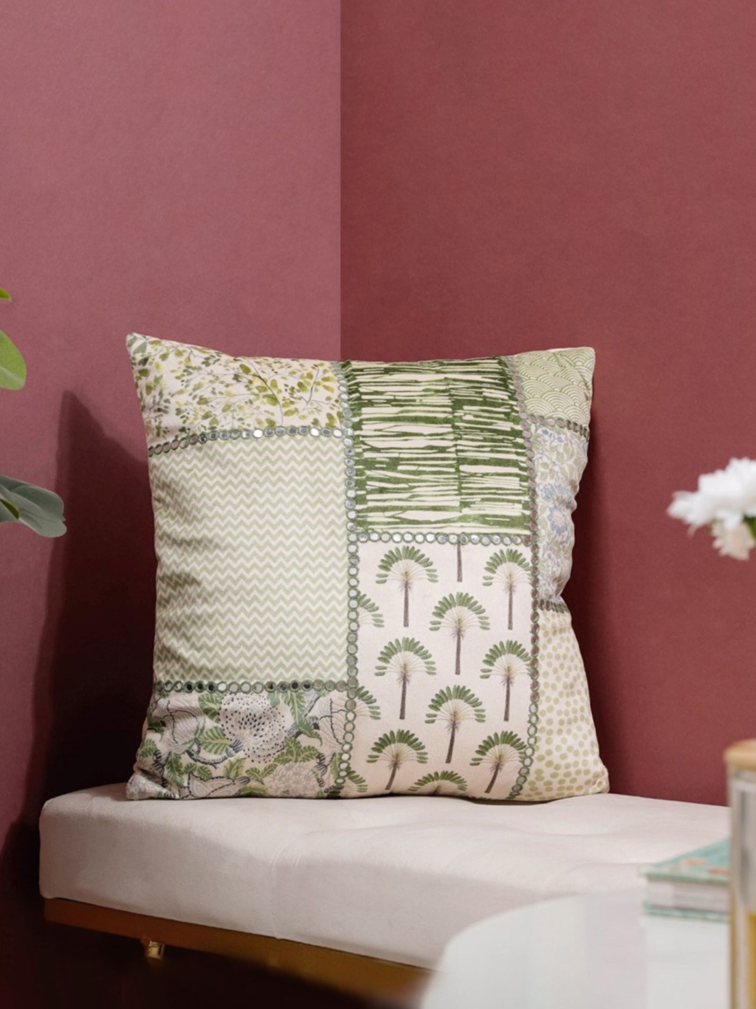 

Nestasia Green & Cream-Coloured Geometric Velvet Square Cushion Covers