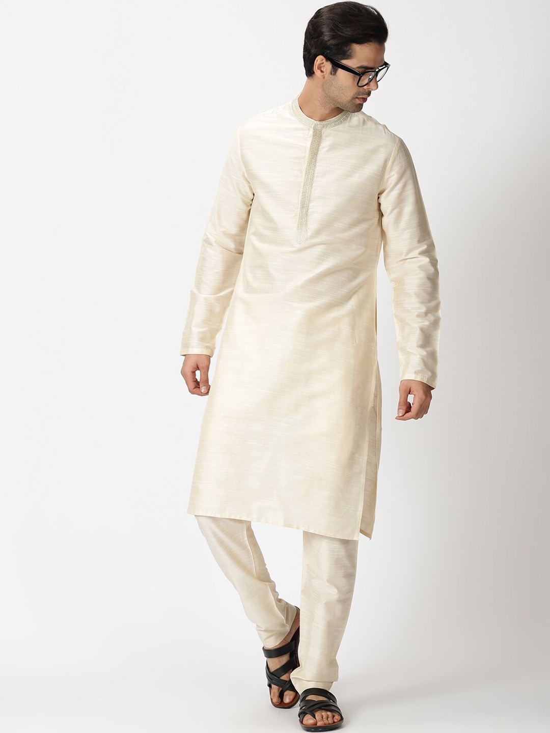 

Saffron Threads Men Off White Thread Work Mandarin Collar Side Slit Kurta