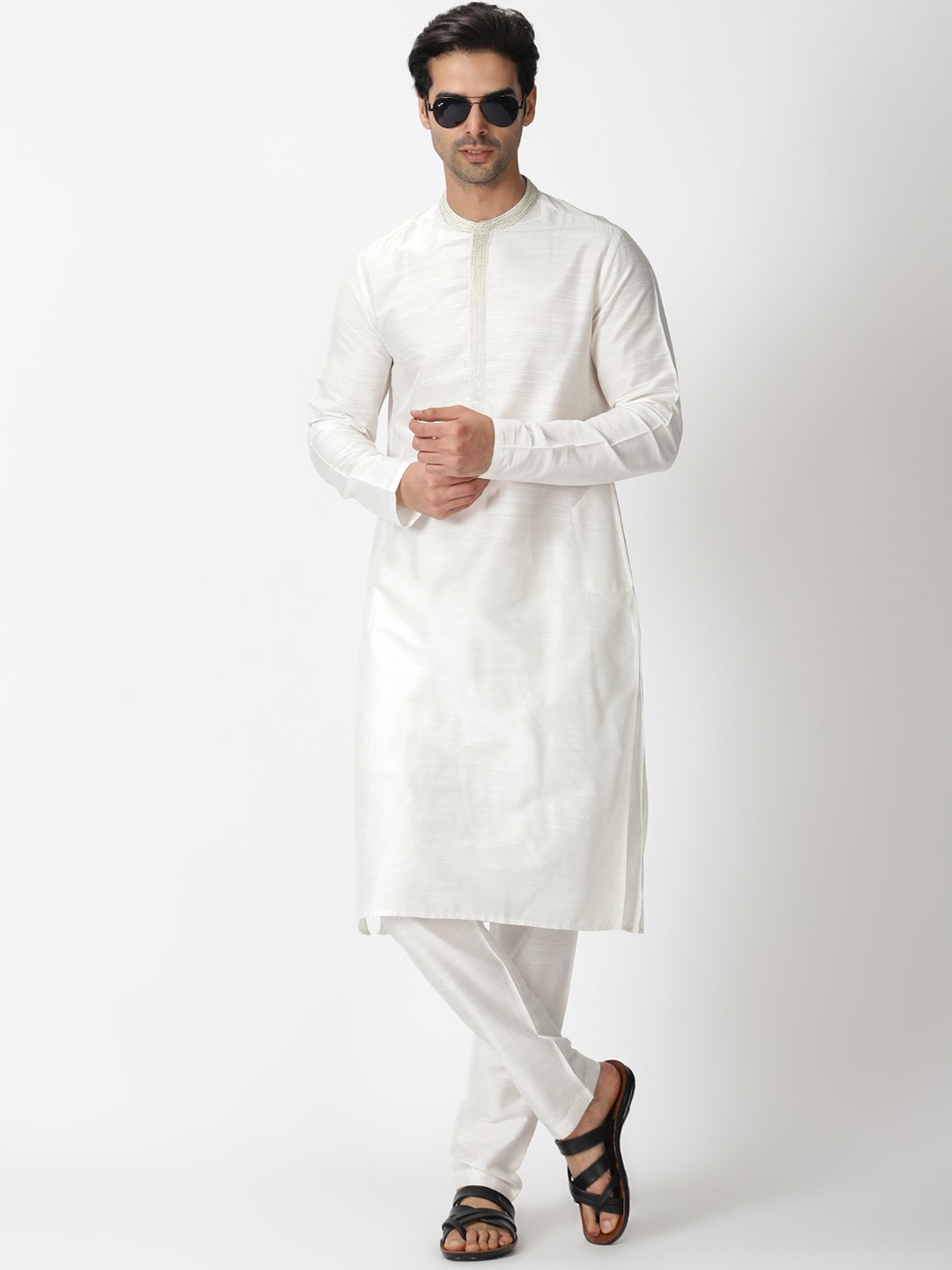 

Saffron Threads Men White Thread Work Mandarin Collar Side Slit Kurta