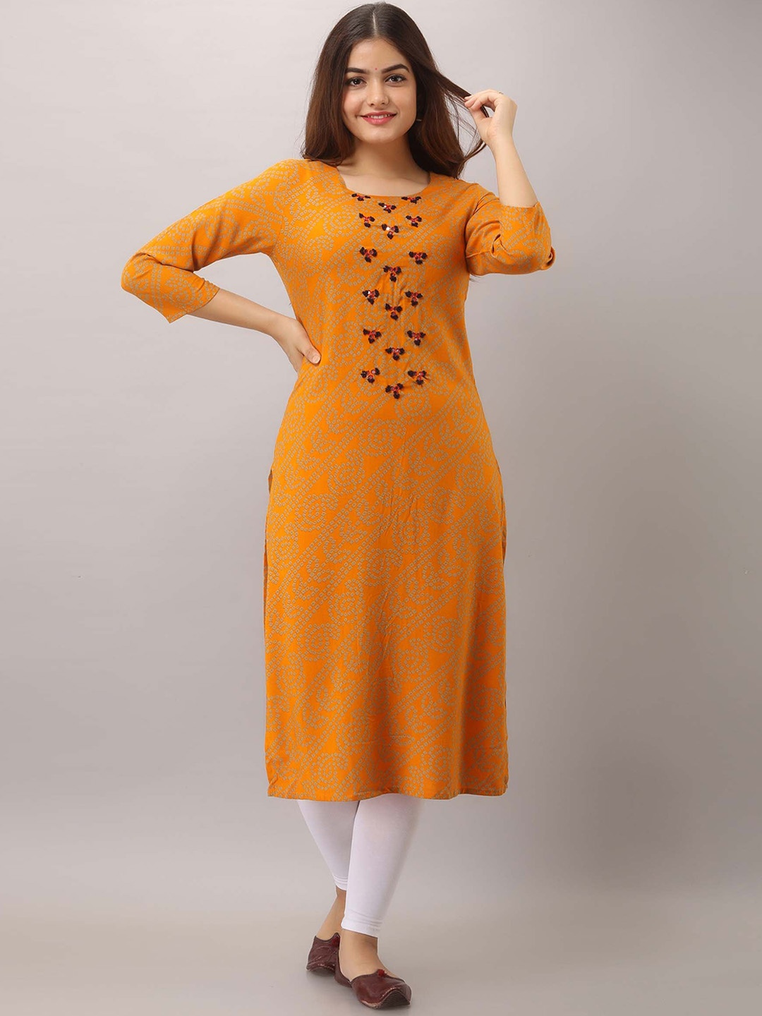 

KALINI Gold-Toned Paisley Printed Thread Work Kurta