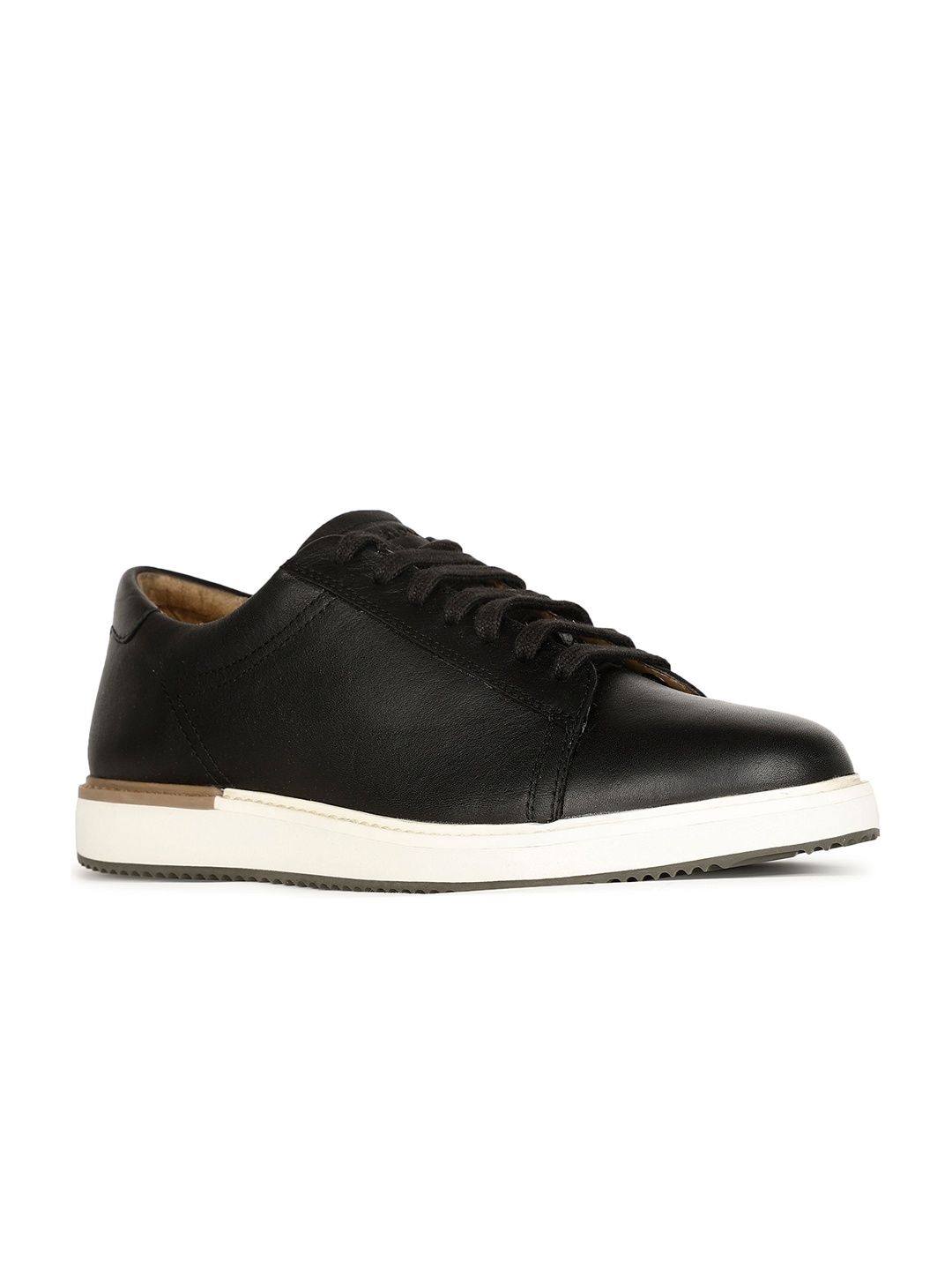 

Hush Puppies Men Black Textured Leather Sneakers