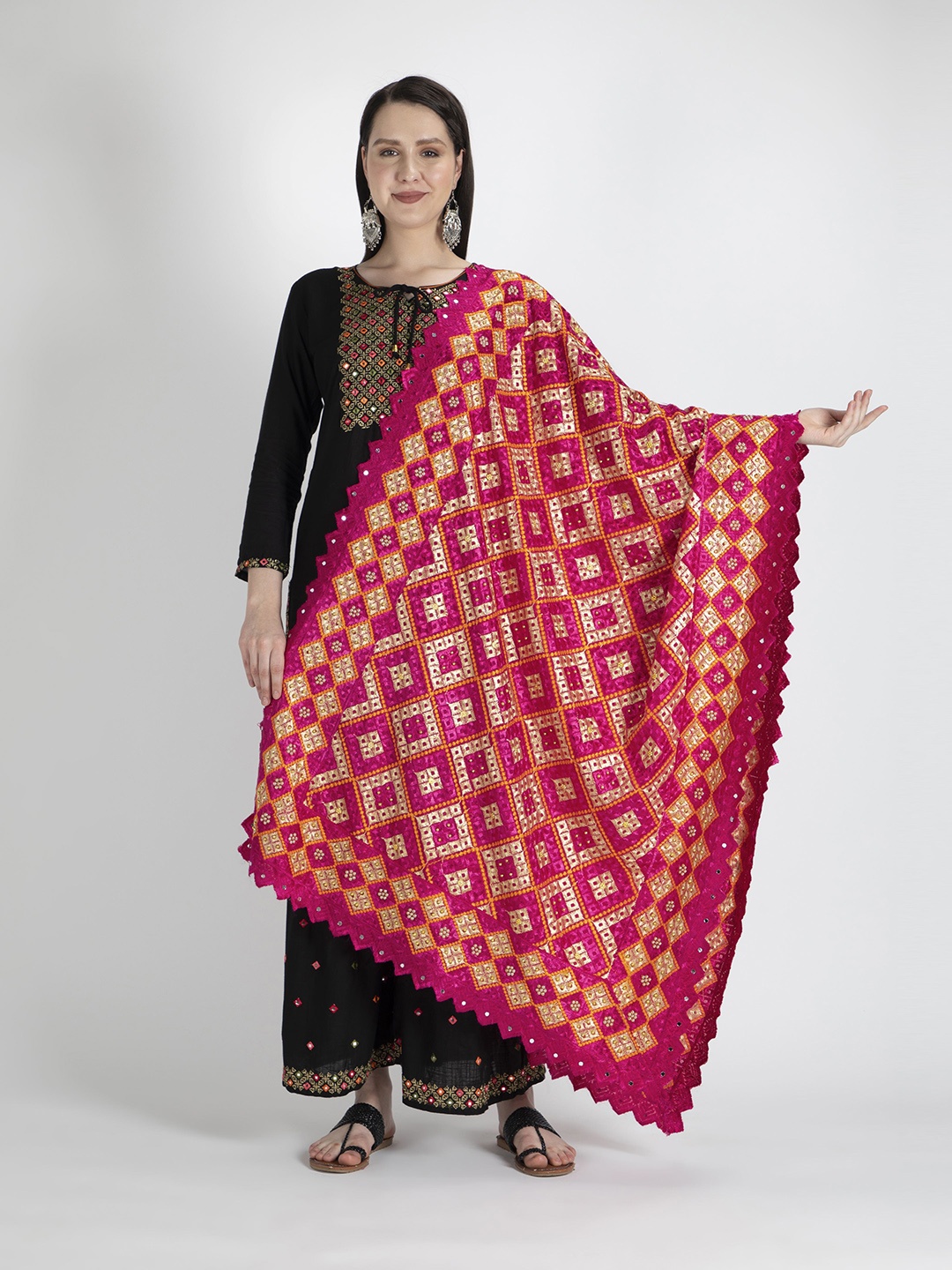

Moda Chales Women Magenta & Orange Embroidered Dupatta with Phulkari