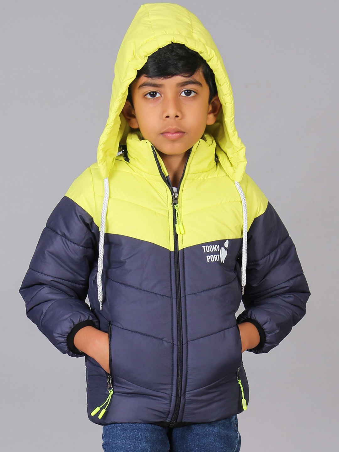 

Toonyport Boys Lime Green & Navy Blue Colourblocked Hooded Puffer Jacket