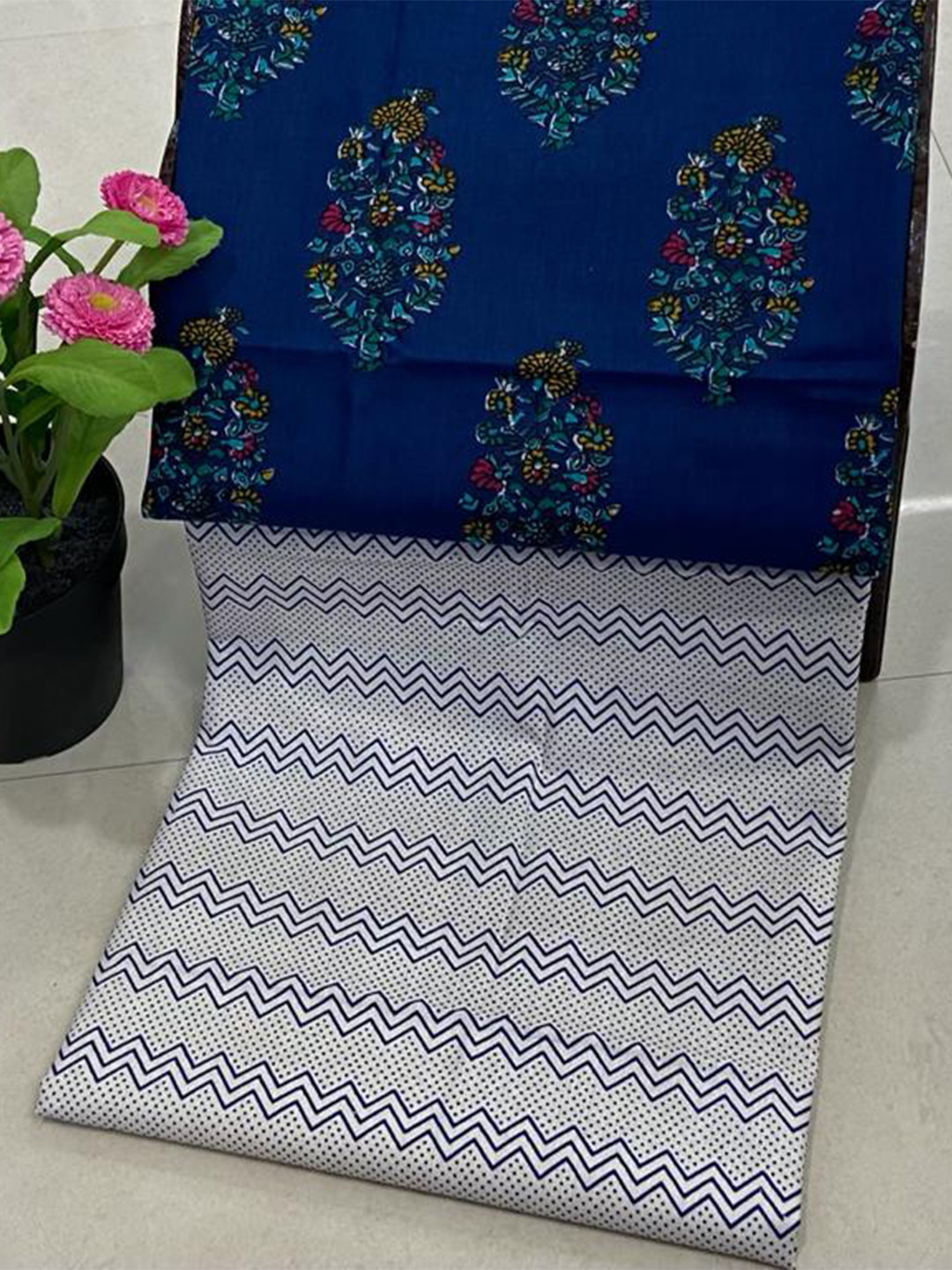 

SALWAR STUDIO Blue & Green Printed Pure Cotton Unstitched Dress Material