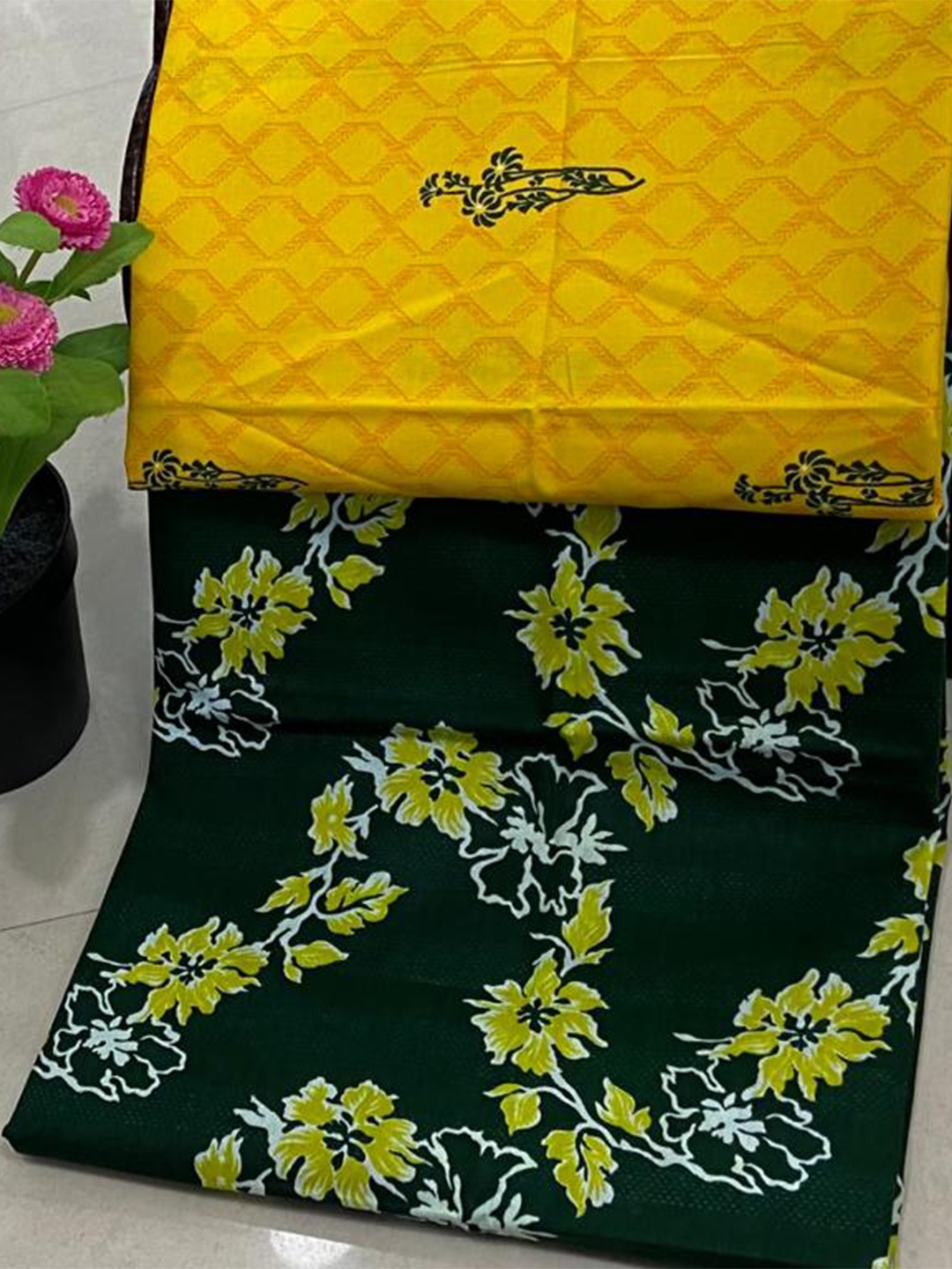 

SALWAR STUDIO Yellow & Green Printed Pure Cotton Unstitched Dress Material