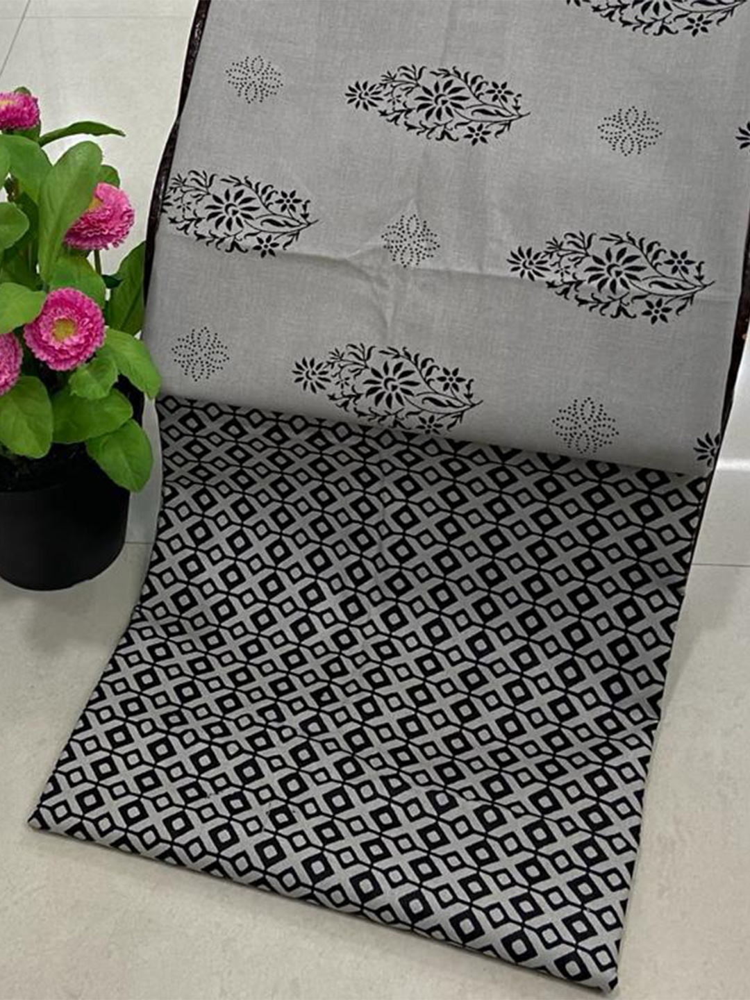 

SALWAR STUDIO Grey & Black Printed Pure Cotton Unstitched Dress Material