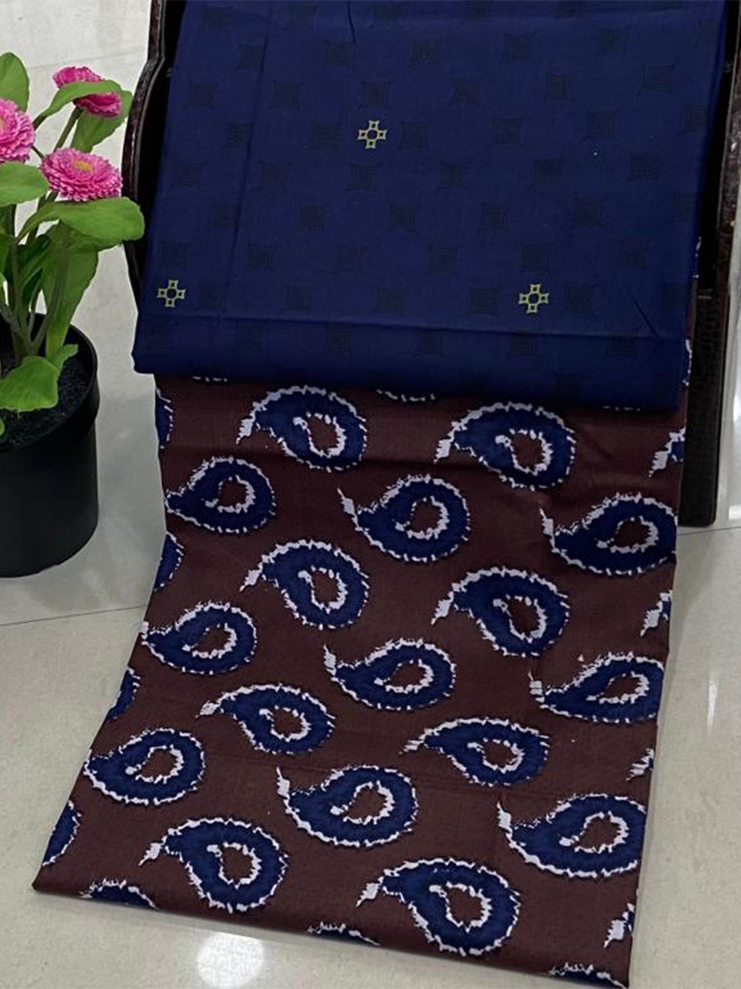 

SALWAR STUDIO Brown & Blue Printed Pure Cotton Unstitched Dress Material