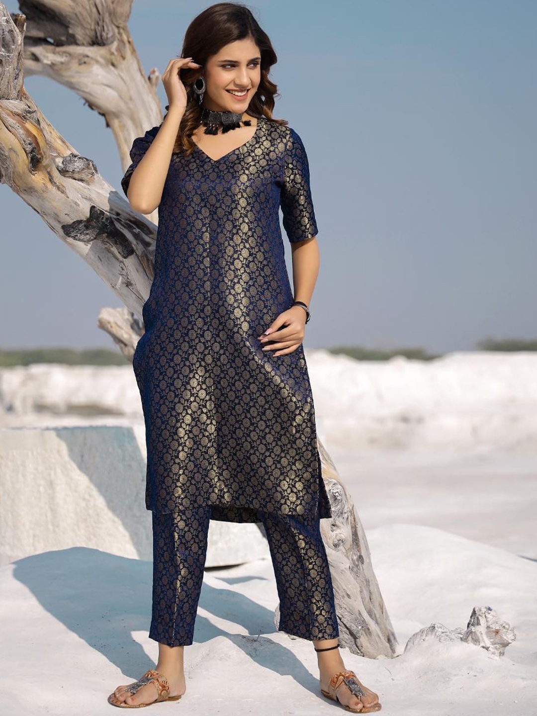 

Baisacrafts Women Navy Blue Floral Brocade Kurta with Trouser