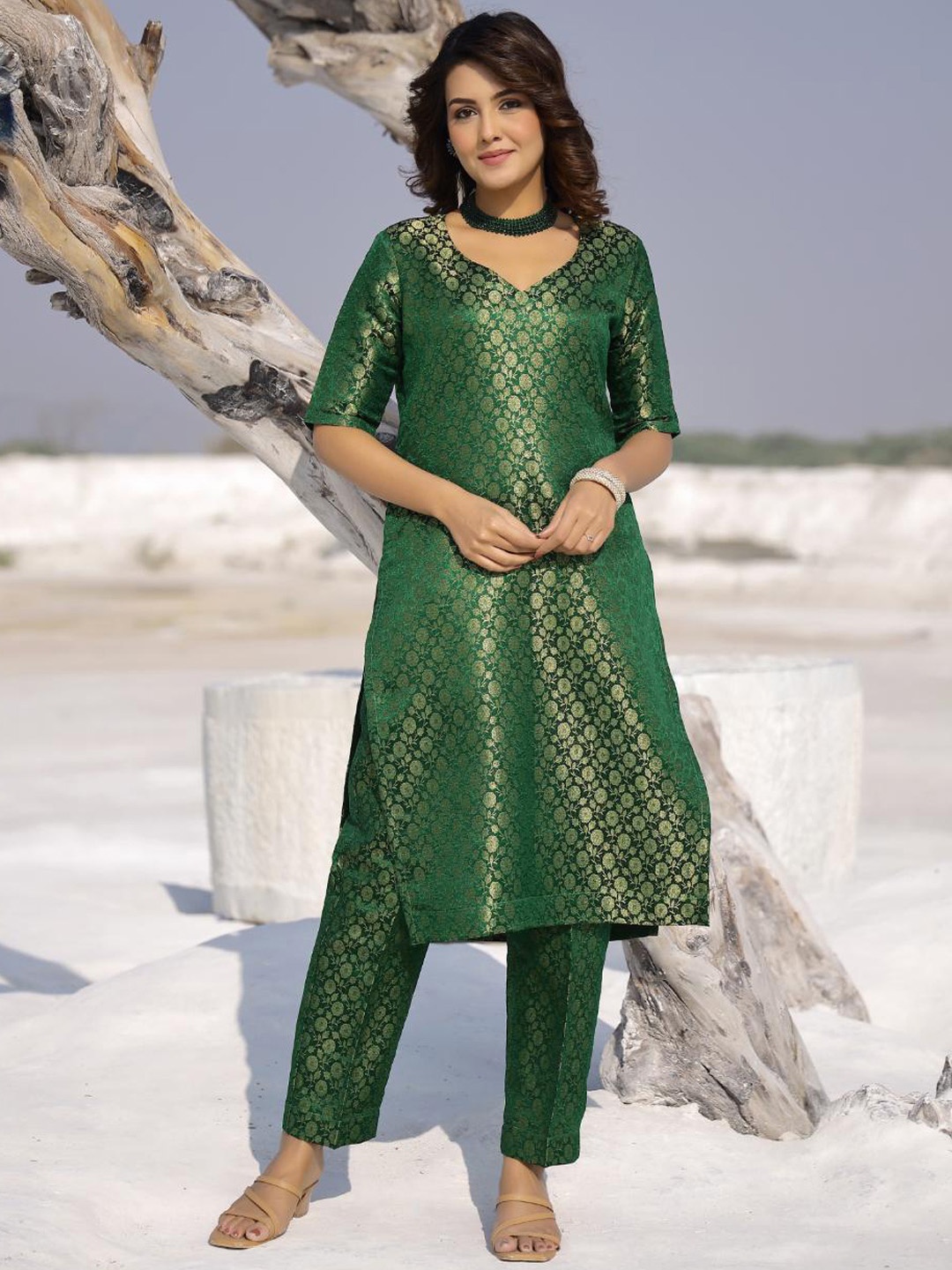 

Baisacrafts Women Green Floral Brocade Kurta with Trouser