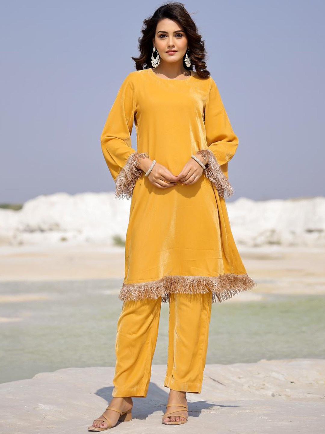 

Baisacrafts Women Gold-Toned Velvet Kurta with Trousers