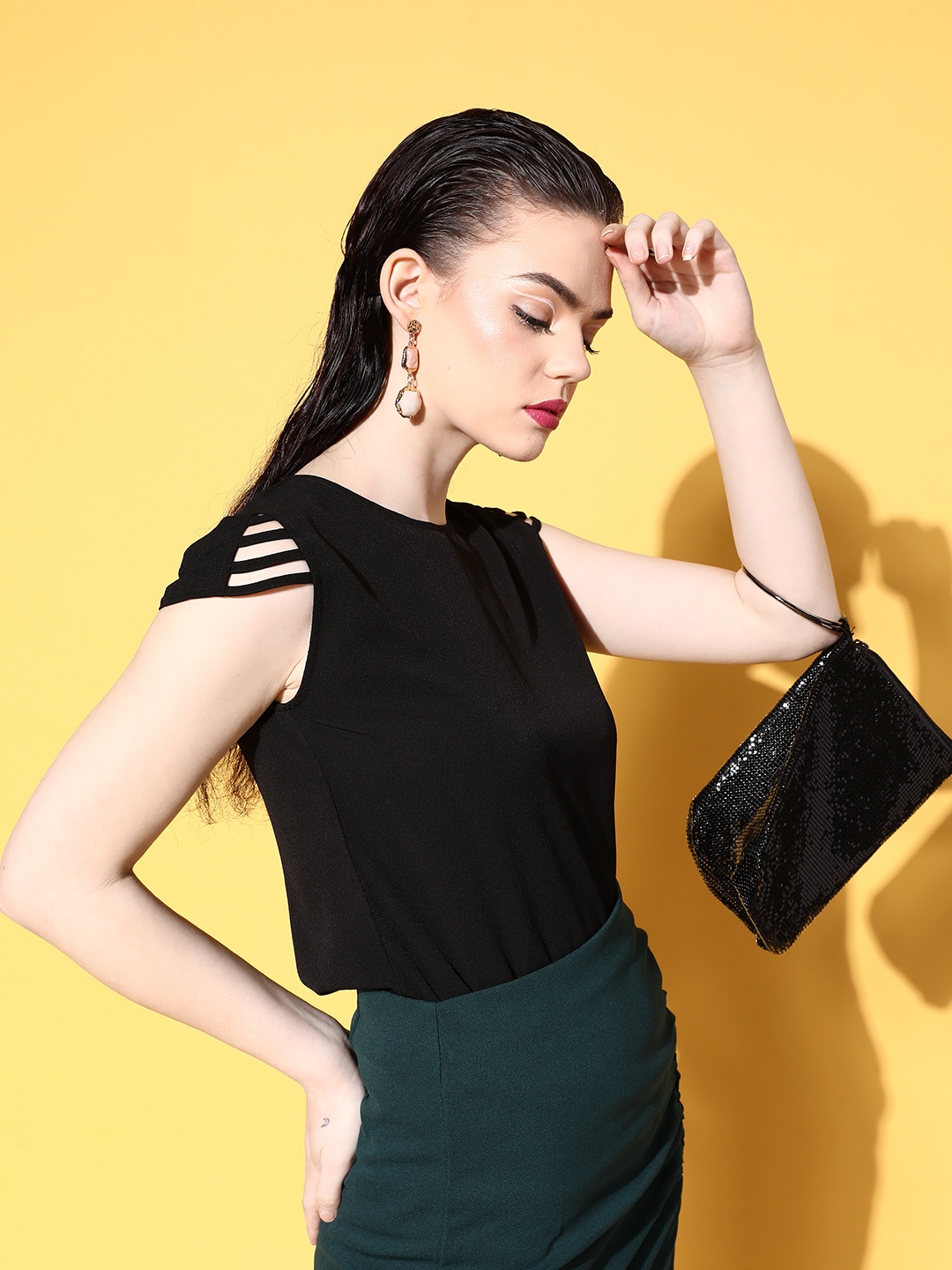 

Berrylush Black Solid Cut Out Detail Cap Sleeves Top
