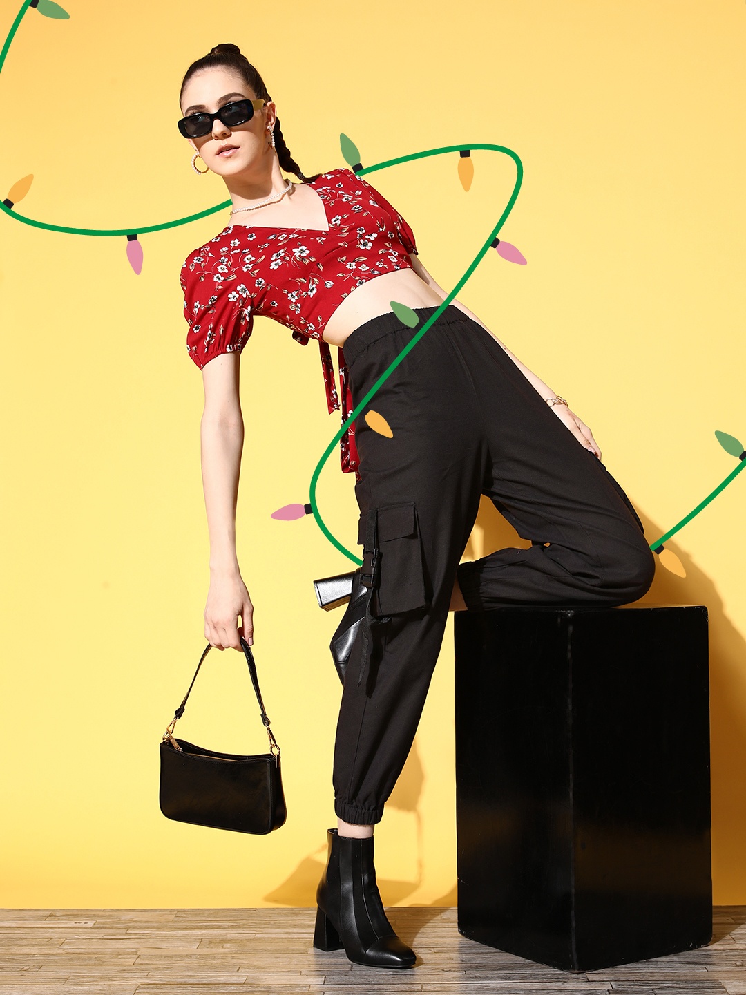 

Berrylush Women Black Solid Relaxed Loose Fit High-Rise Trousers