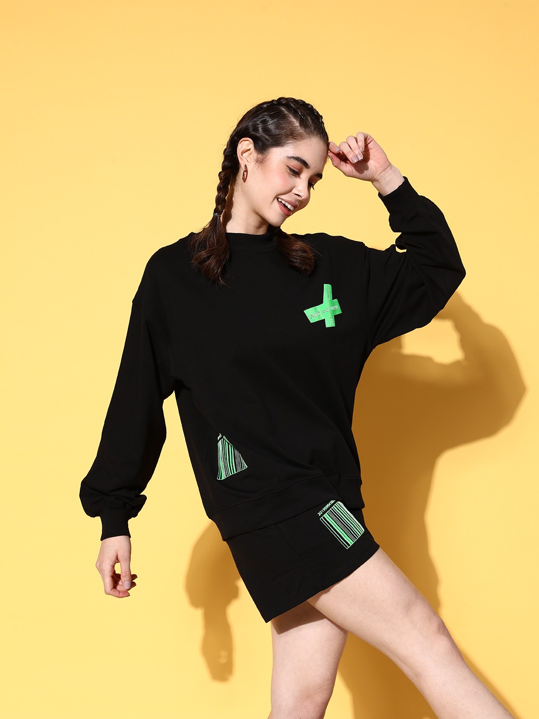 

ANWAIND Black & Green Solid Top with Shorts