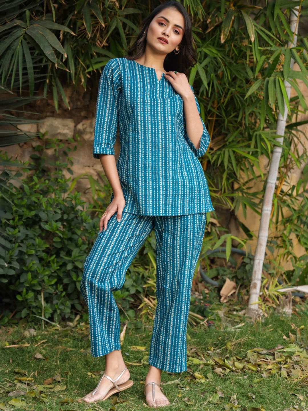 

JISORA Women Blue & White Striped Night suit
