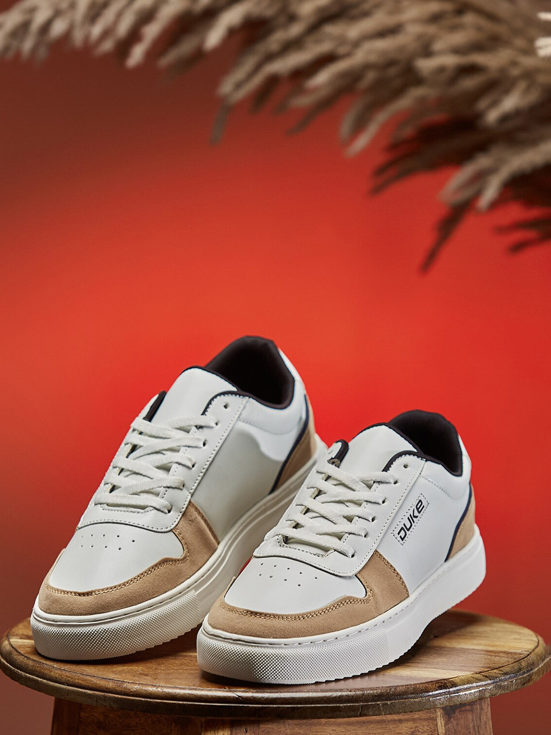 

Duke Men White Colourblocked Sneakers