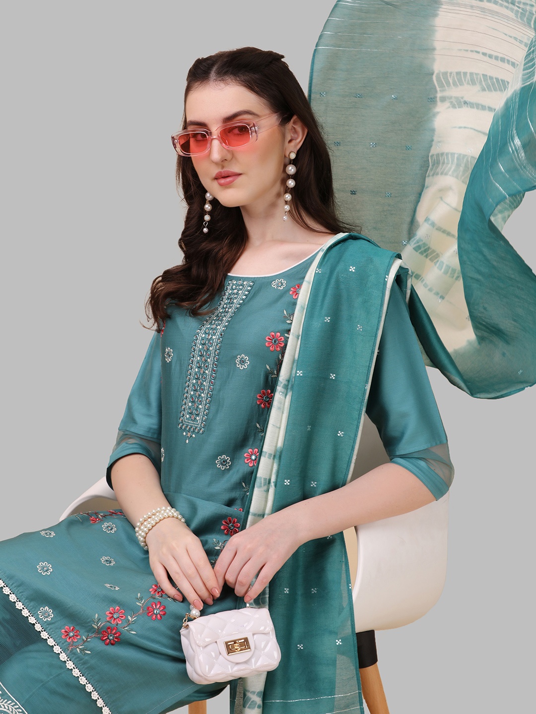 

Berrylicious Women Green Floral Embroidered Pure Cotton Kurta with Trousers & Dupatta