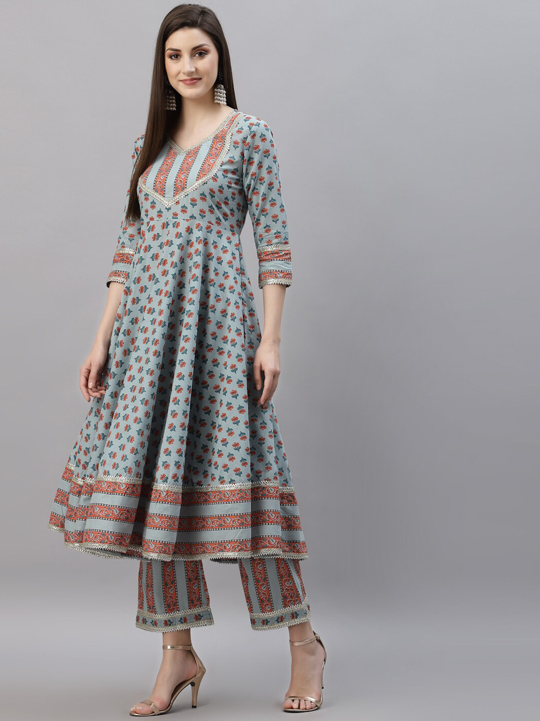 

Rudra Bazaar Women Sea Green Floral Printed Gotta Patti Pure Cotton Kurta with Trousers