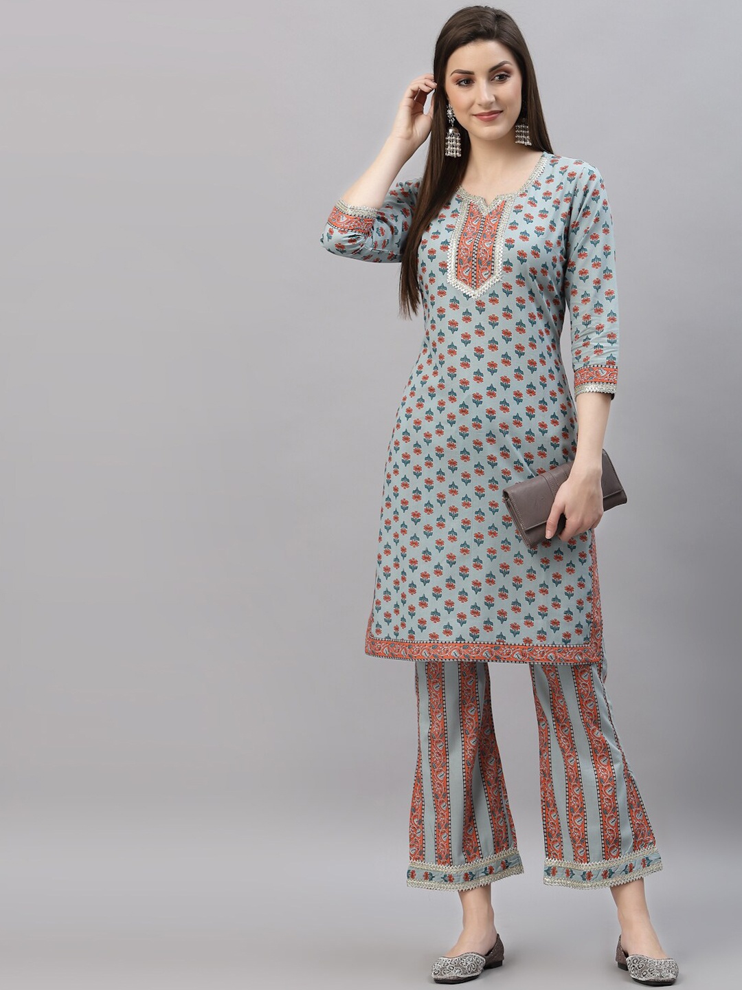 

Rudra Bazaar Women Sea Green Floral Printed Gotta Patti Kurta with Trousers