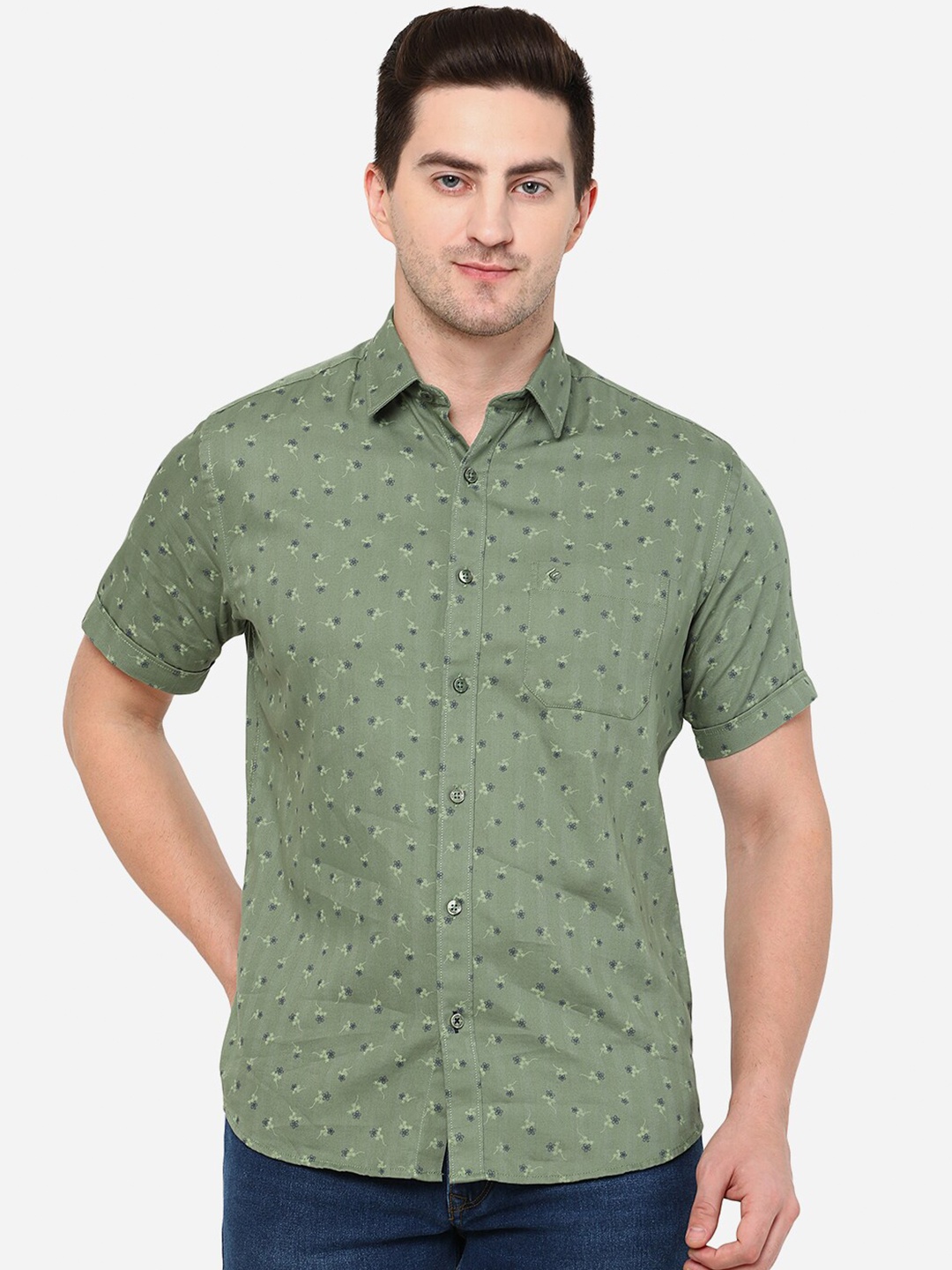 

Greenfibre Men Olive Green Floral Printed Pure Cotton Short Sleeves Casual Shirt