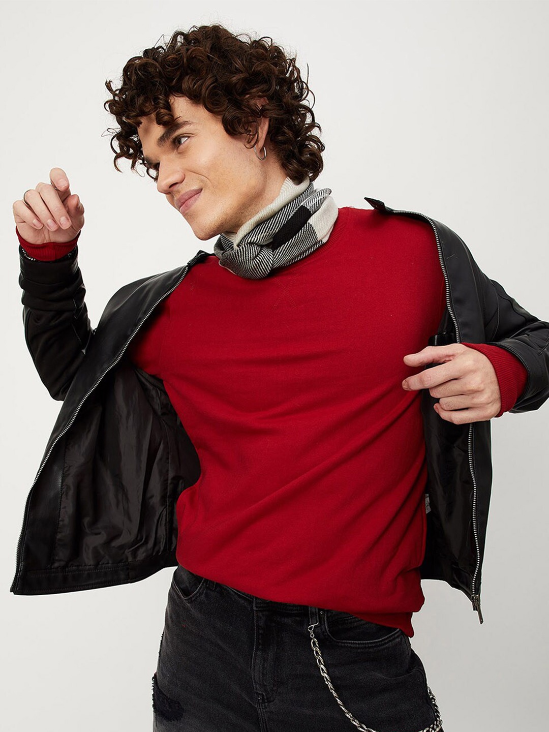 

max Men Red Pullover Coton Sweatshirt