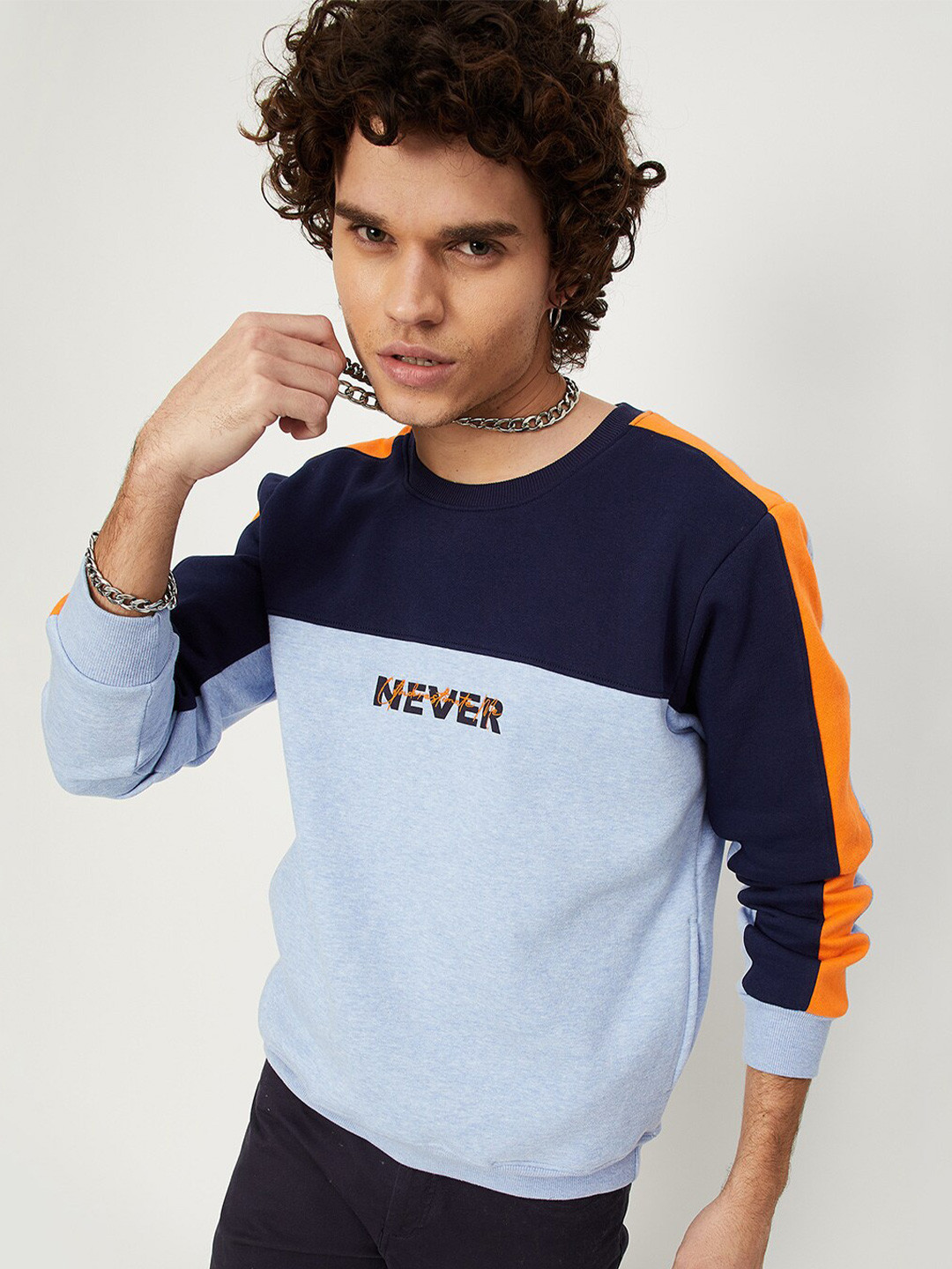 

max Men Blue Colourblocked Sweatshirt