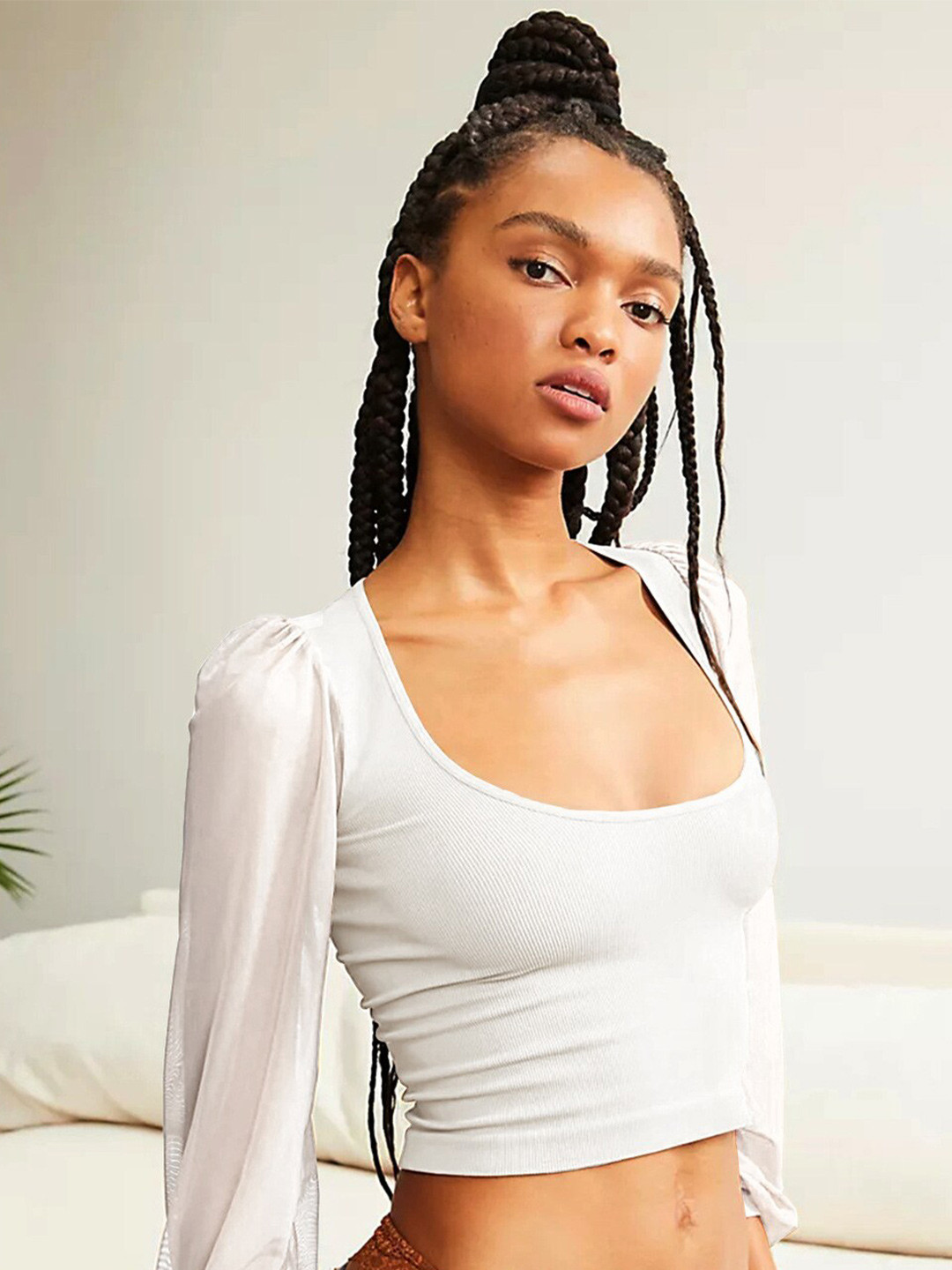 

BoStreet White Scoop Neck Fitted Crop Top