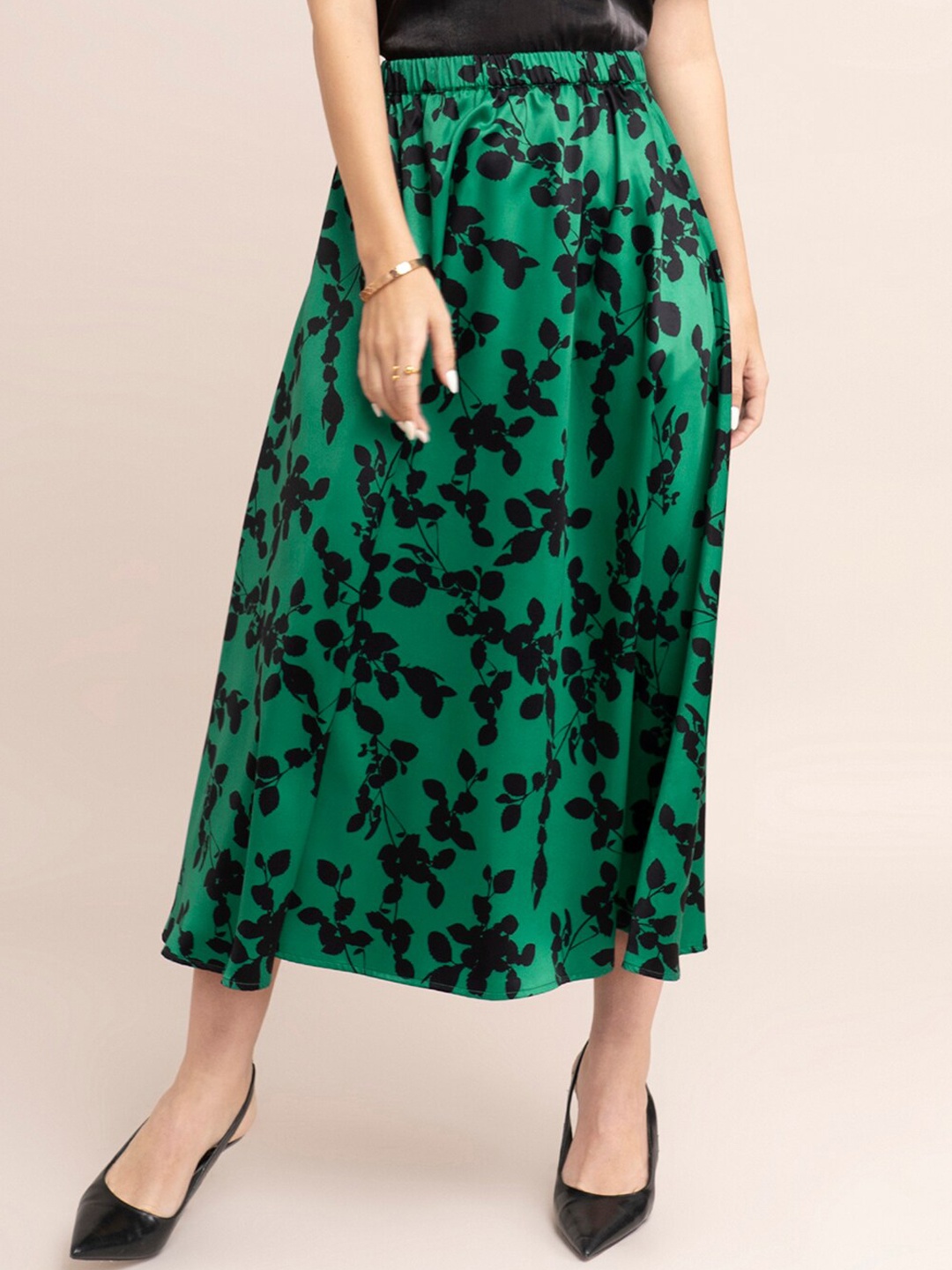 

FableStreet Women Green & Black Floral Printed A-Line Midi Skirt