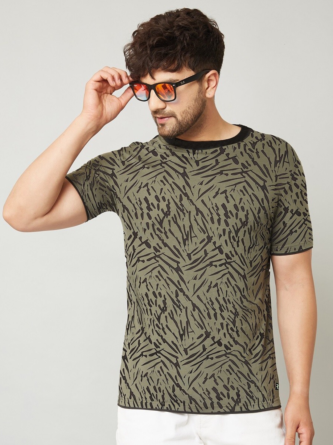 

Rodzen Men Olive Green Printed Pure Cotton T-shirt