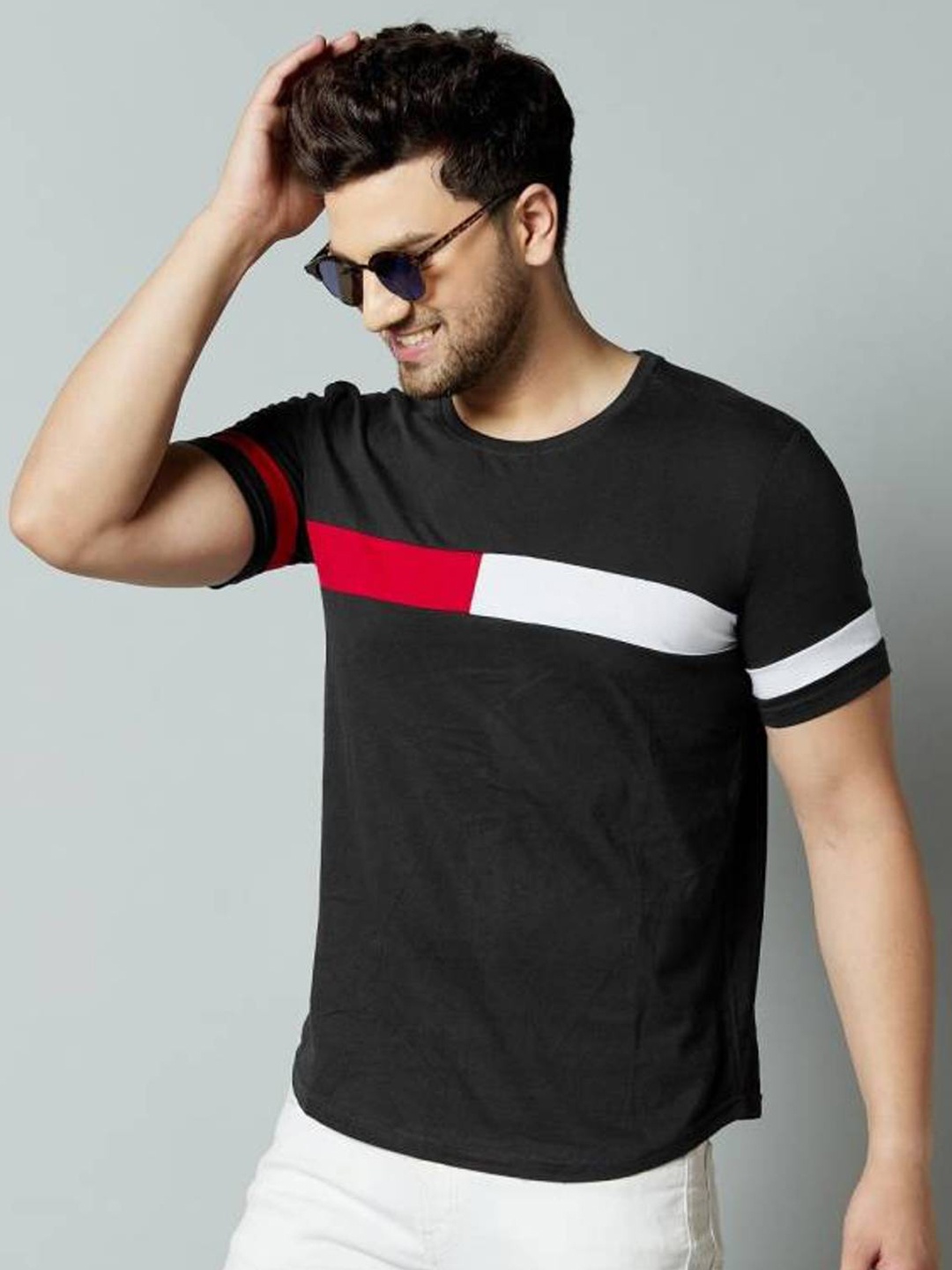 

Rodzen Men Black Colourblocked Pure Cotton T-shirt