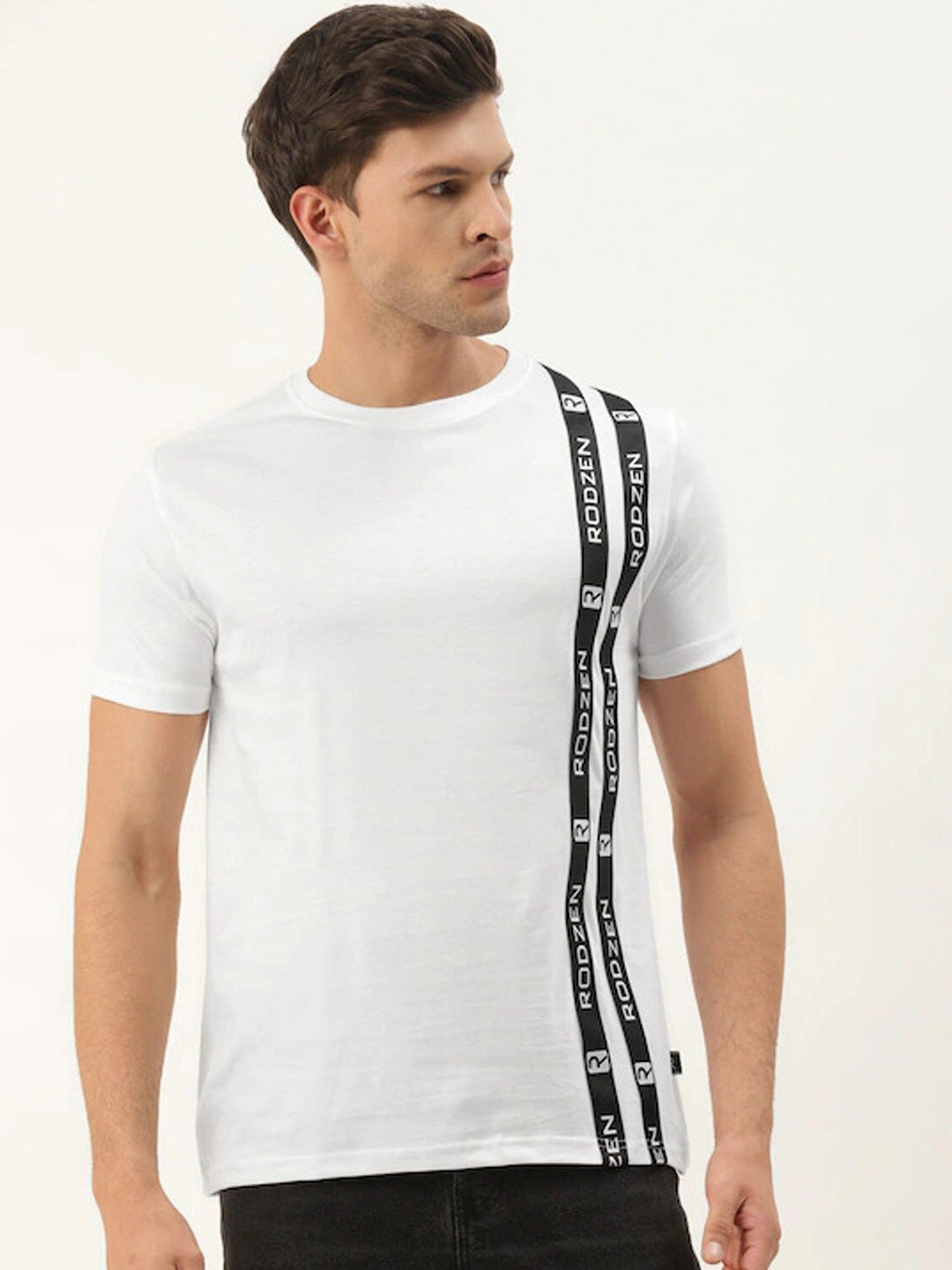 

Rodzen Men White Typography Printed Pure Cotton T-shirt