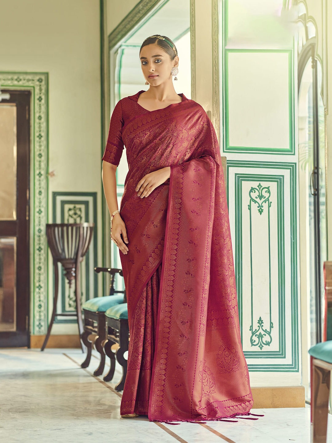 

elora Maroon & Gold-Toned Ethnic Motifs Zari Silk Blend Saree