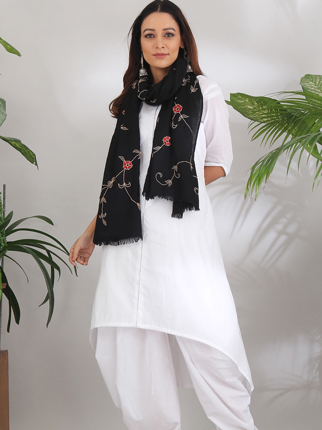 

AKISO Women Black Embroidered Pashmina Shawl