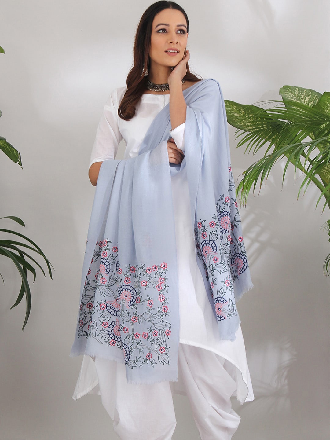 

AKISO Women Blue Dhalia Floral Embroidered Shawl