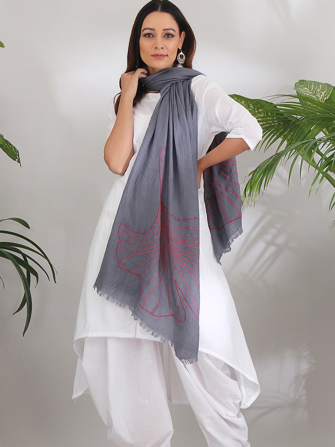 

AKISO Women Grey Embroidered Pashmina Shawl