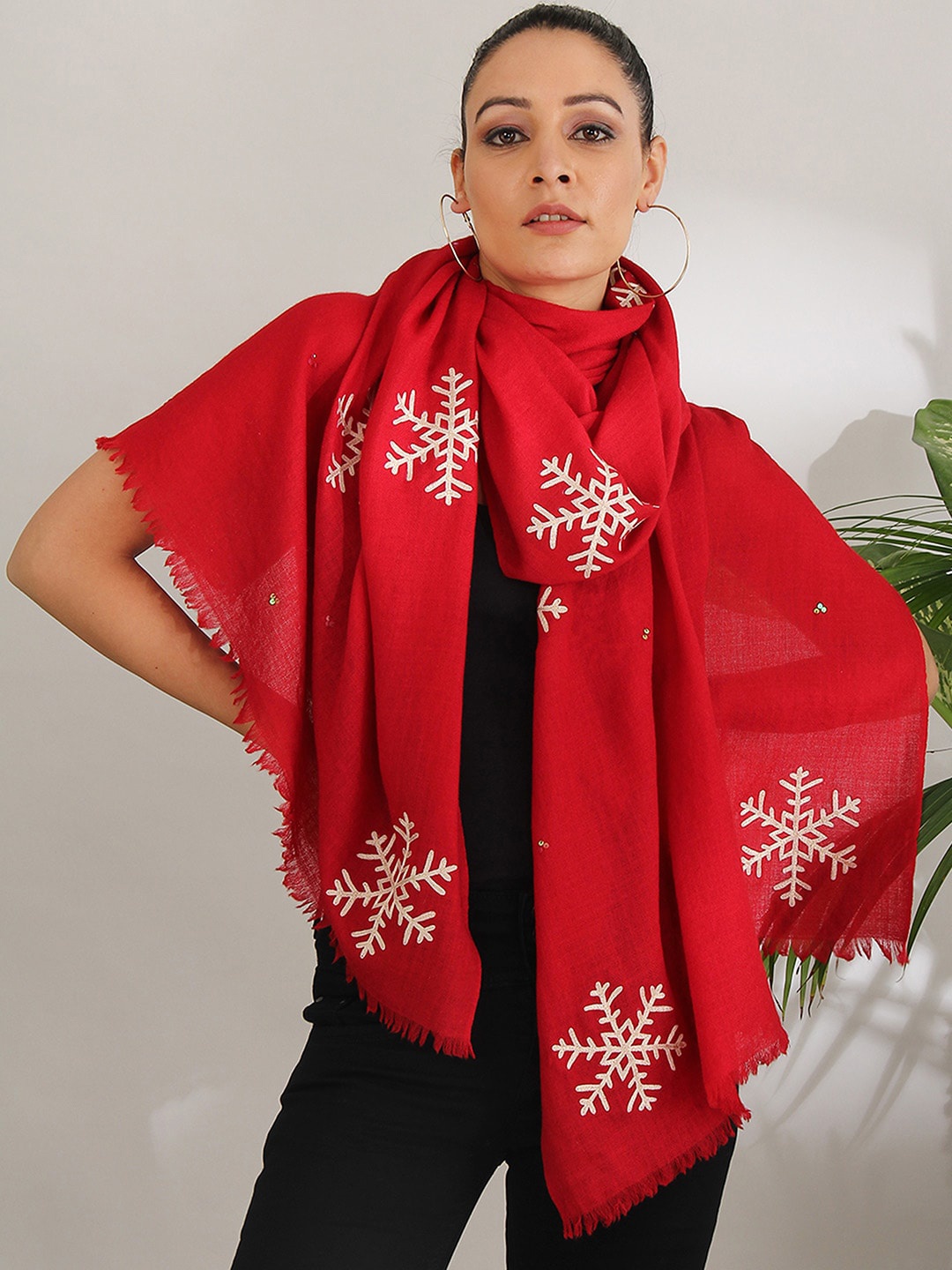 

AKISO Women Red Embroidered Pashmina Shawl