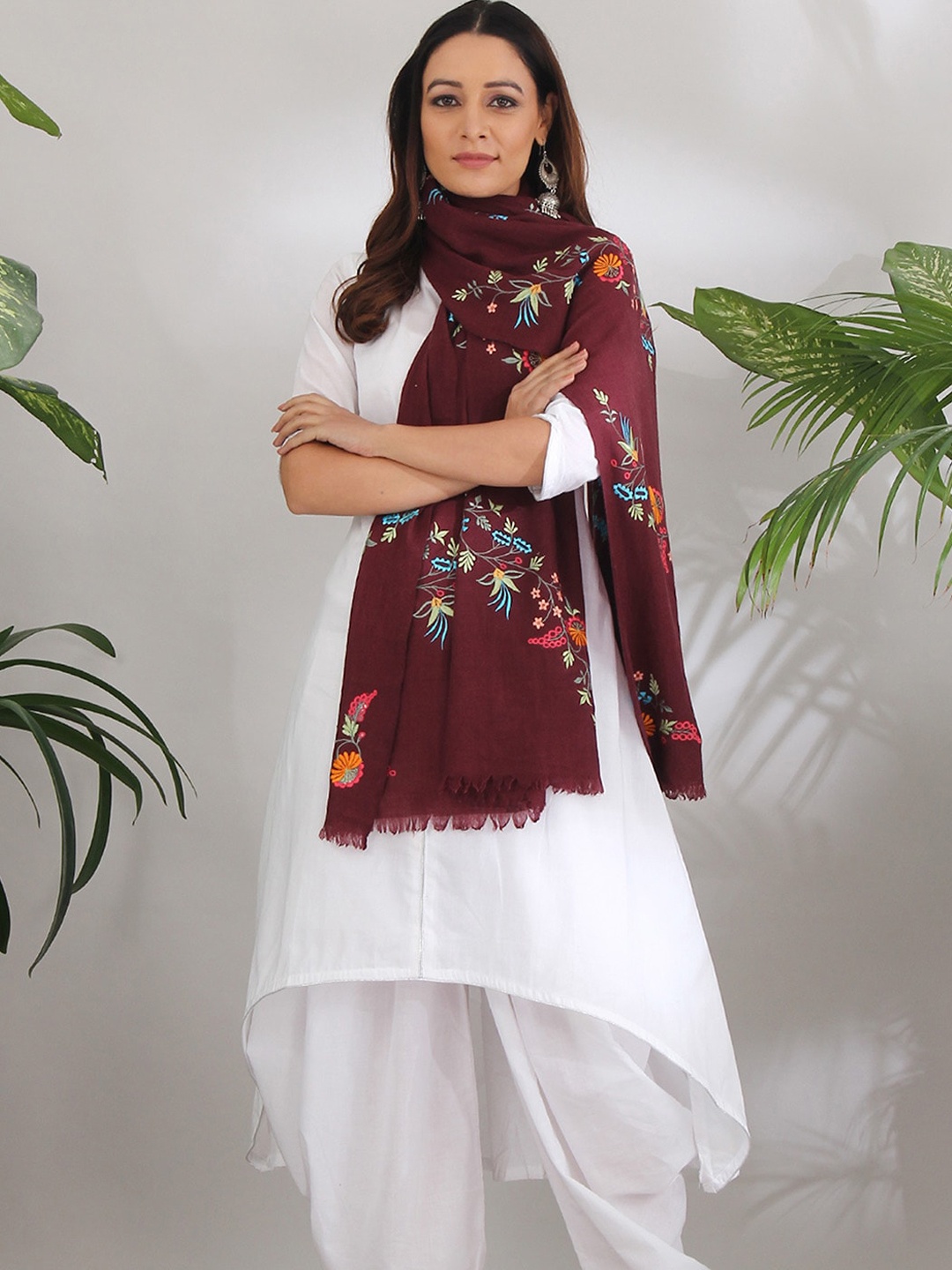 

AKISO Women Maroon Embroidered Shawl