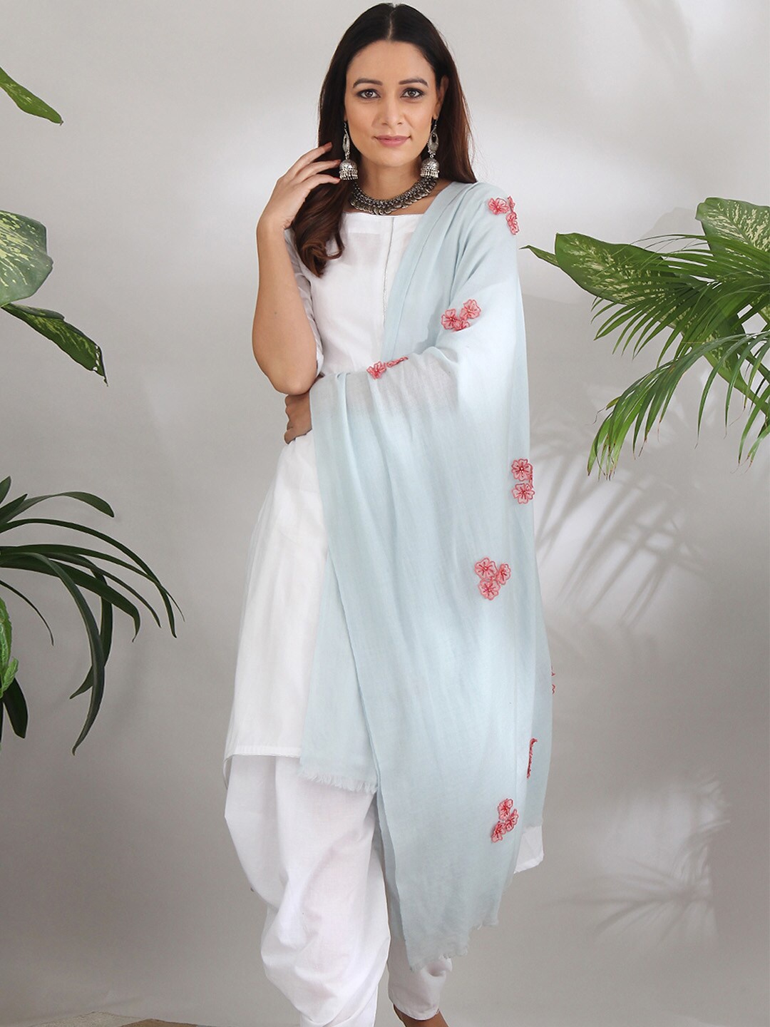 

AKISO Women Blue Floral Patch Work Pashmina Shawl