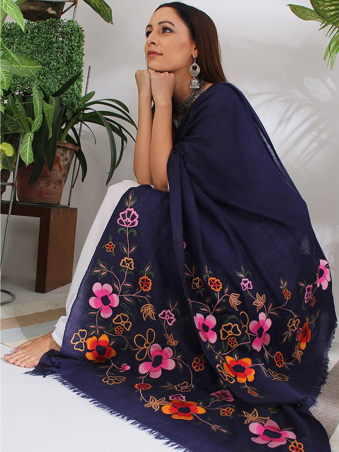 

AKISO Women Blue & Pink Floral Embroidered Pashmina Shawl